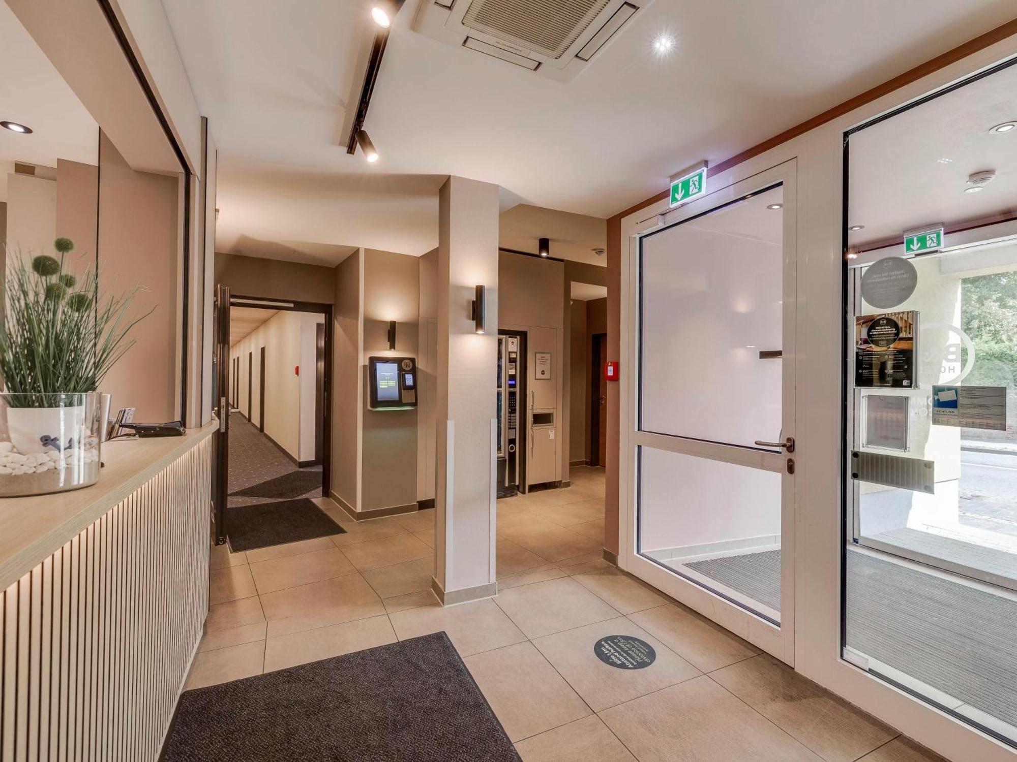 B&B Hotel Olsztyn Bagian luar foto