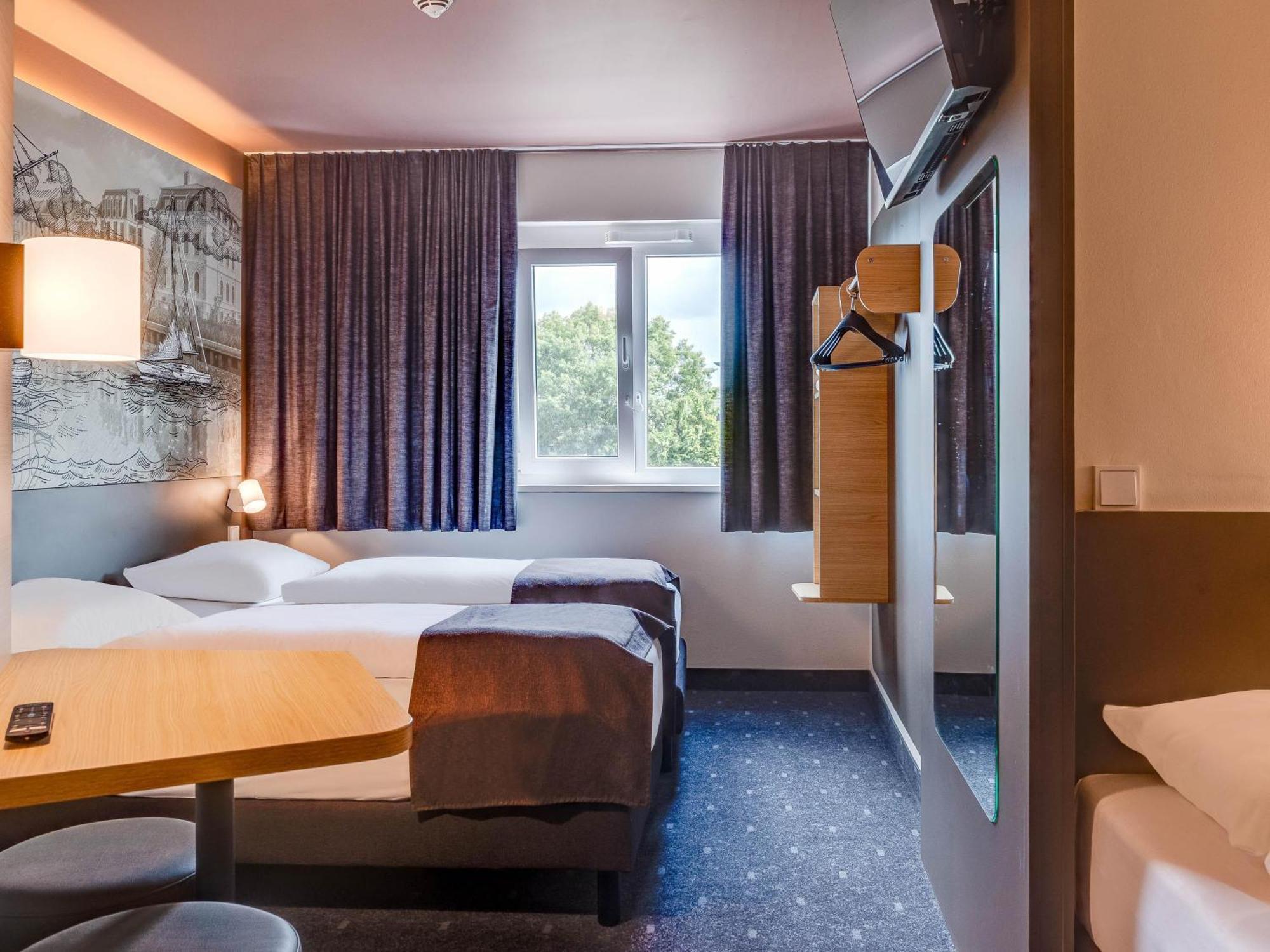 B&B Hotel Olsztyn Bagian luar foto